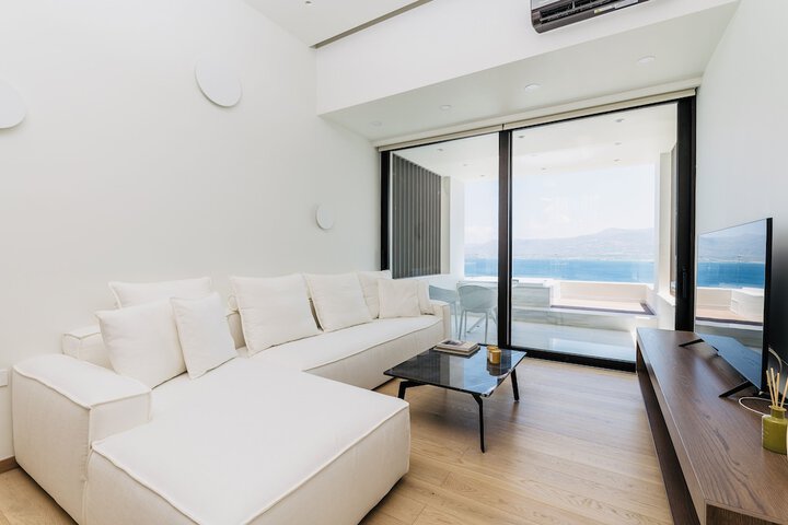 Room 2 of 39