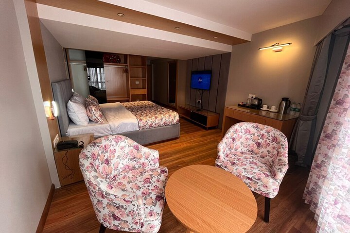 Room 8 of 34