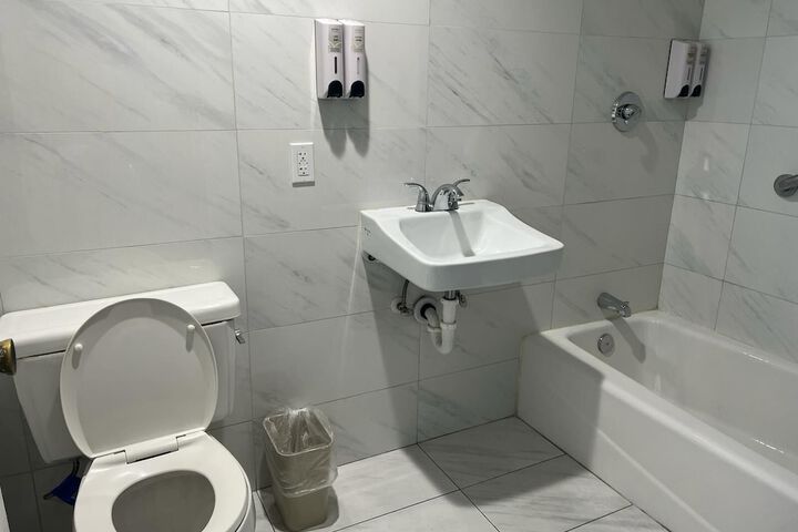 Room 10 of 16