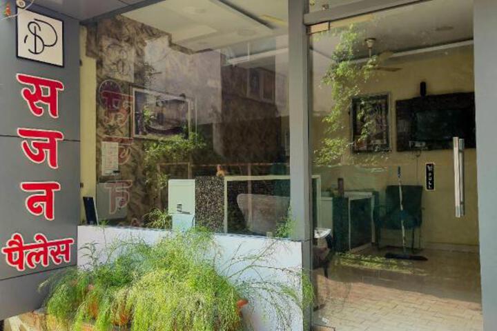 Hotel Sajan Palace