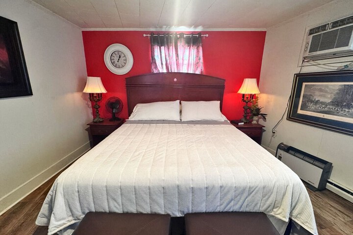 1 King Bed (10 of 48)