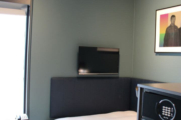Room 34 of 112