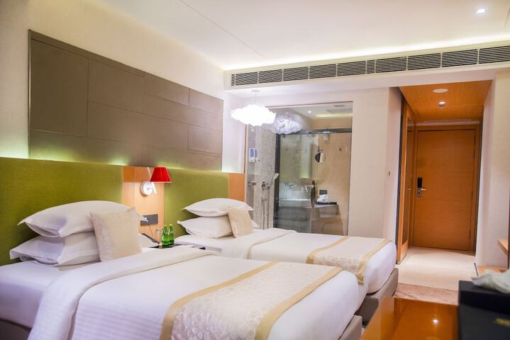 Room 2 of 32