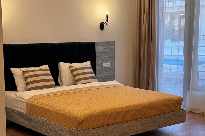 Room 9 of 31