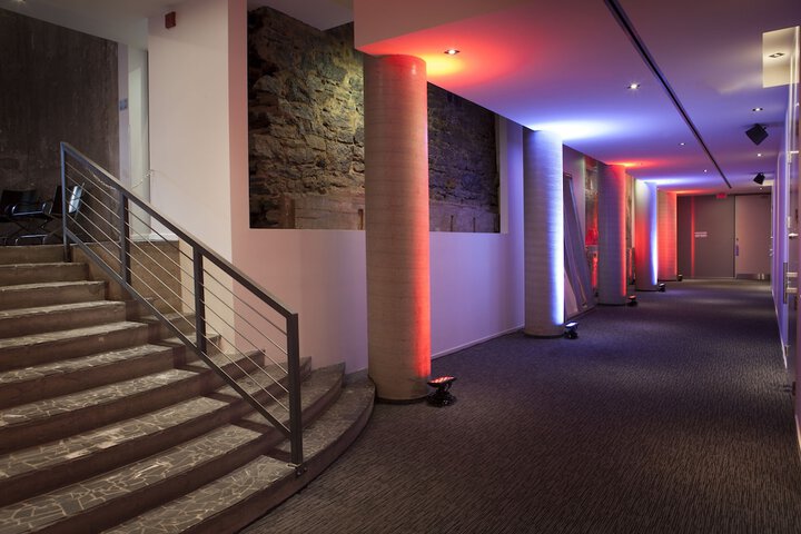 Ballroom/Hall 24 of 34