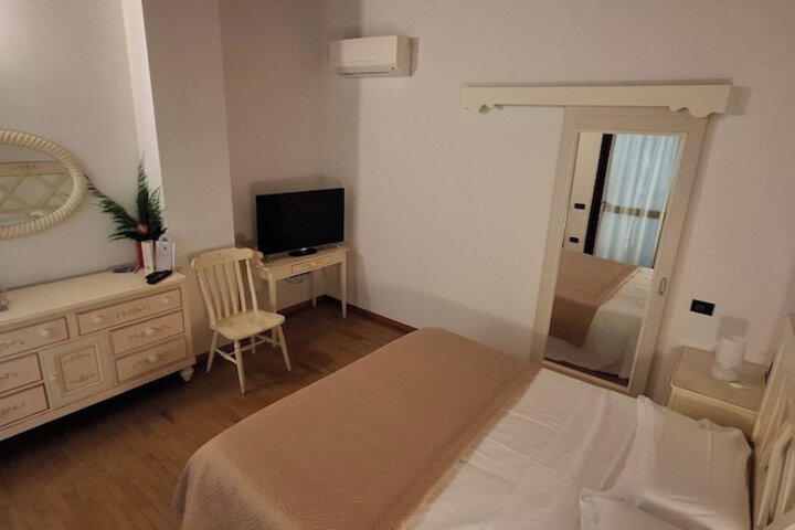 Room 4 of 39