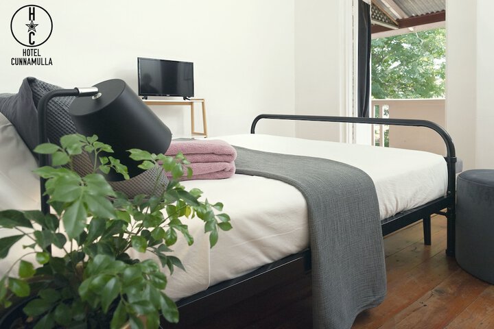 Room 4 of 27