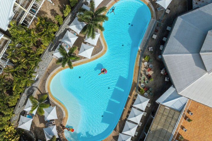 Hotel with Pool
