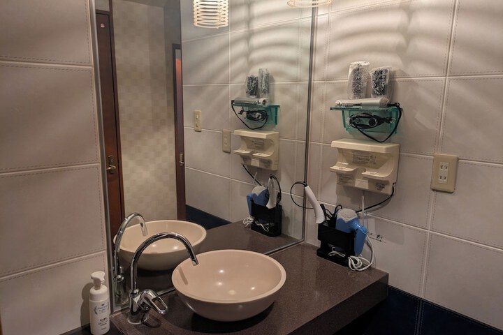 Room 6 of 16
