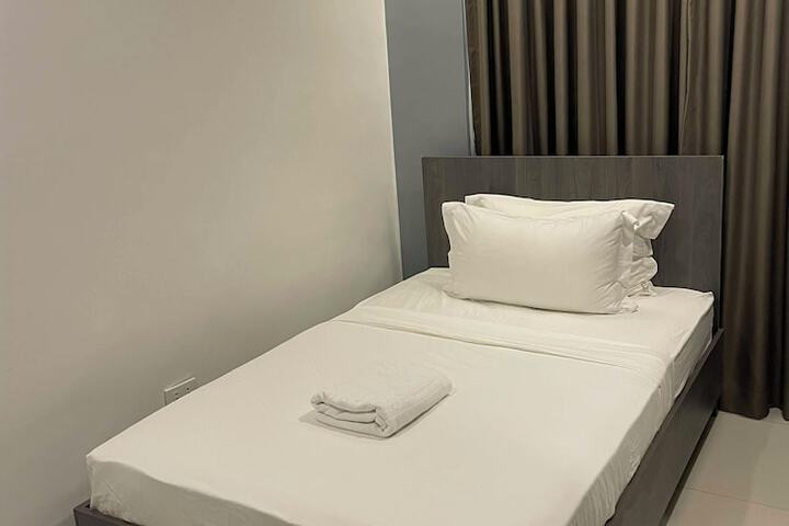 Room 12 of 17