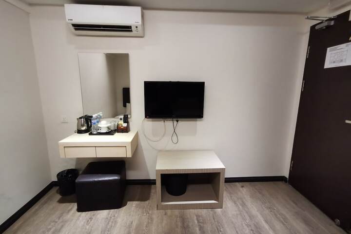 Room 13 of 31