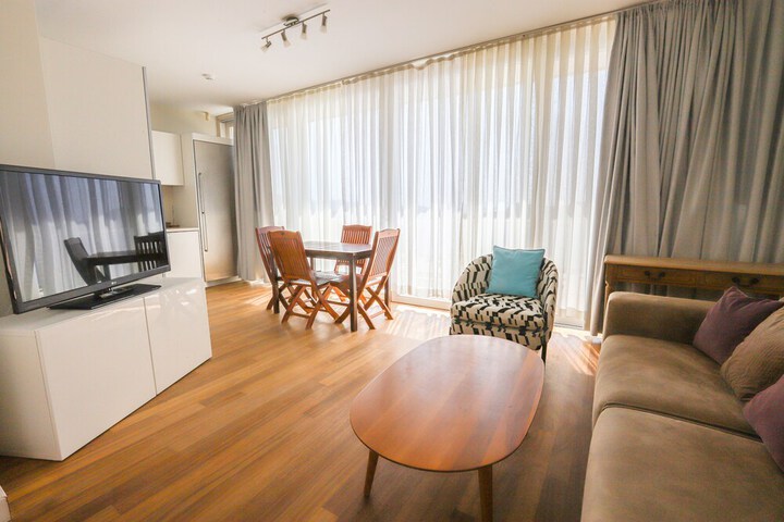 Room 43 of 180