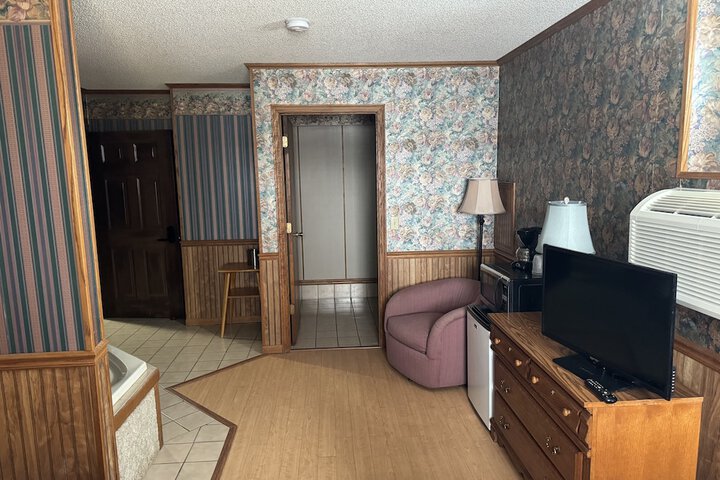 Deluxe Queen Bed (6 of 7)