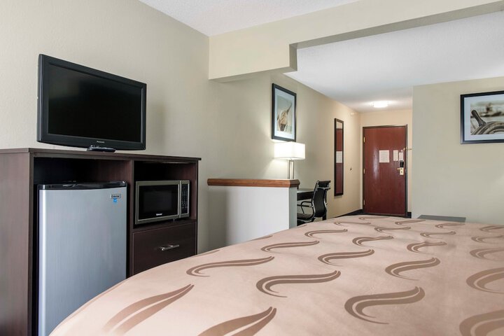 1 King Bed (6 of 12)