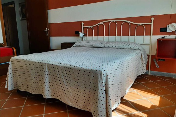 Room 3 of 16