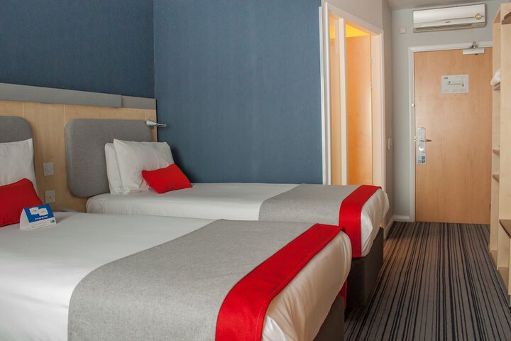 Room 6 of 22
