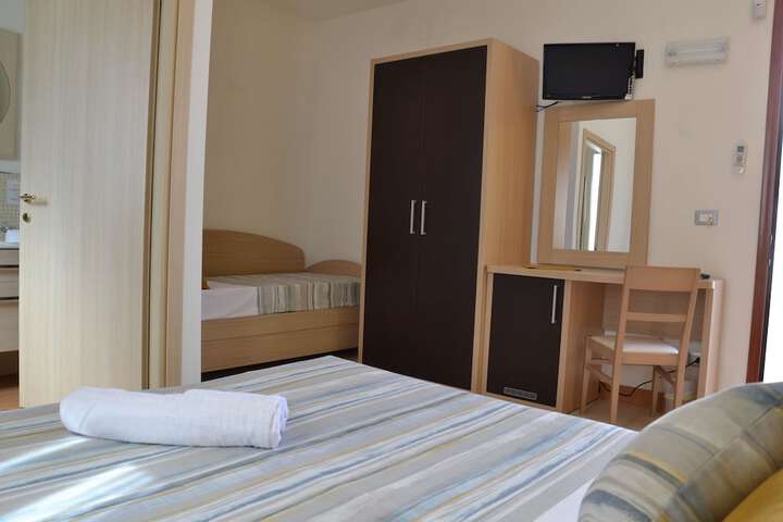 Room 6 of 29