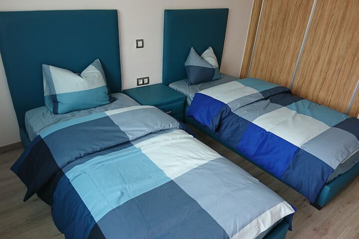 Room 5 of 38