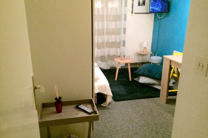 Room 8 of 8