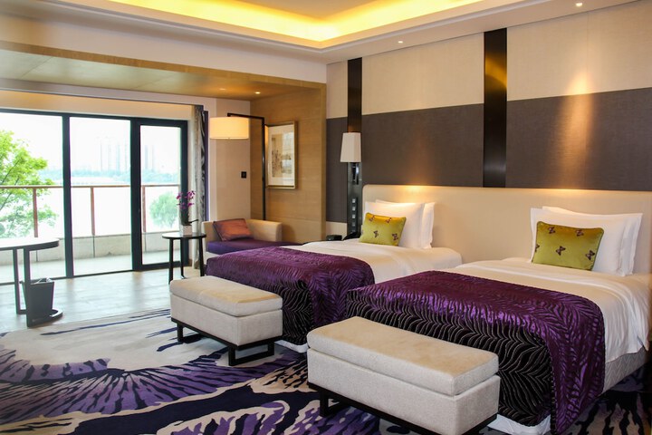 Room 10 of 62