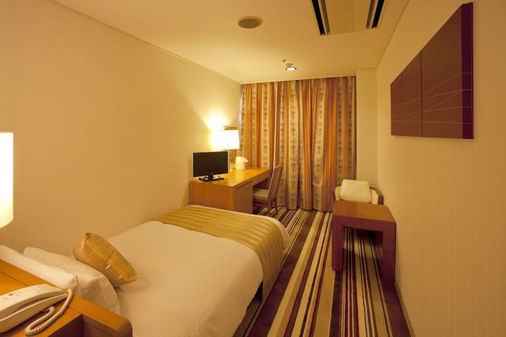 Room 8 of 123
