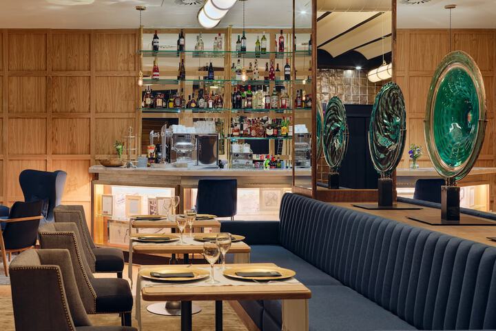 Lounge 68 of 93