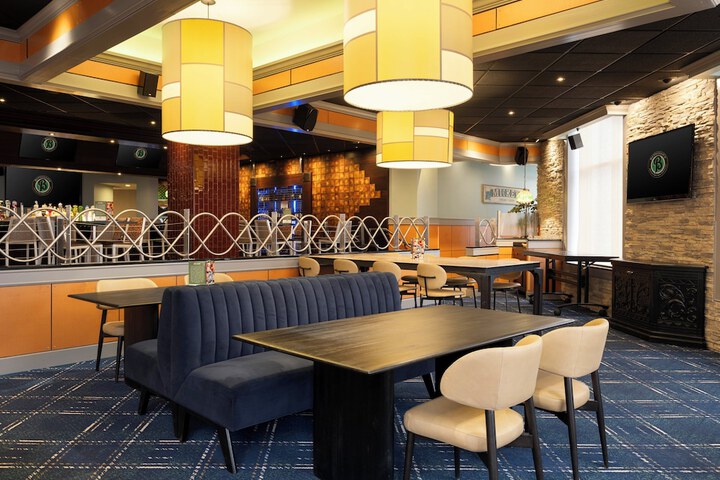 Lounge 73 of 90