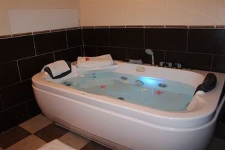 Hot Tub 57 of 76