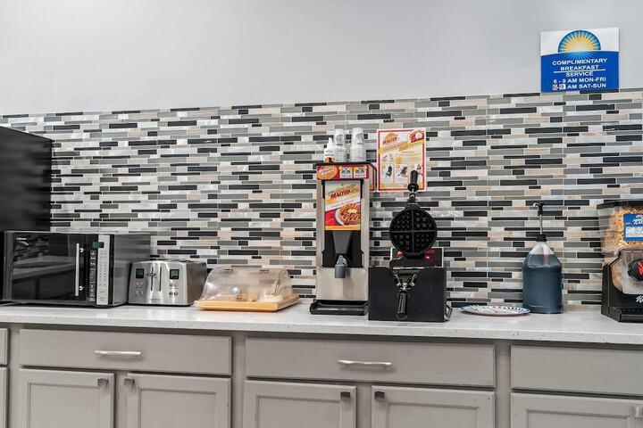 Breakfast/Coffee Service 26 of 31