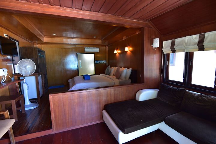 Room 14 of 72