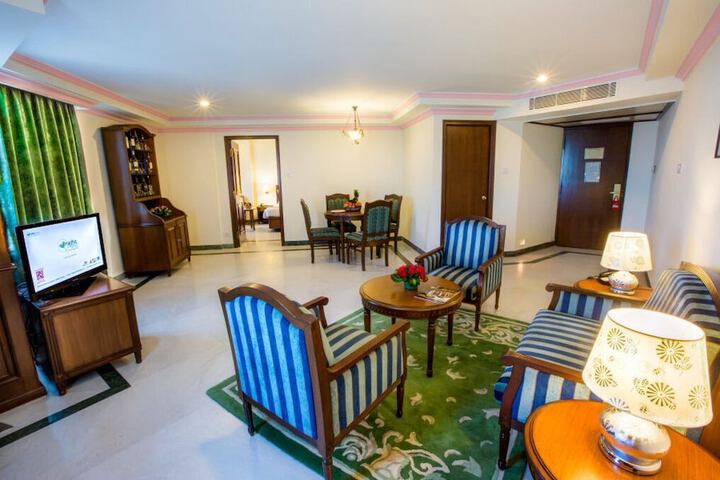 Room 14 of 48