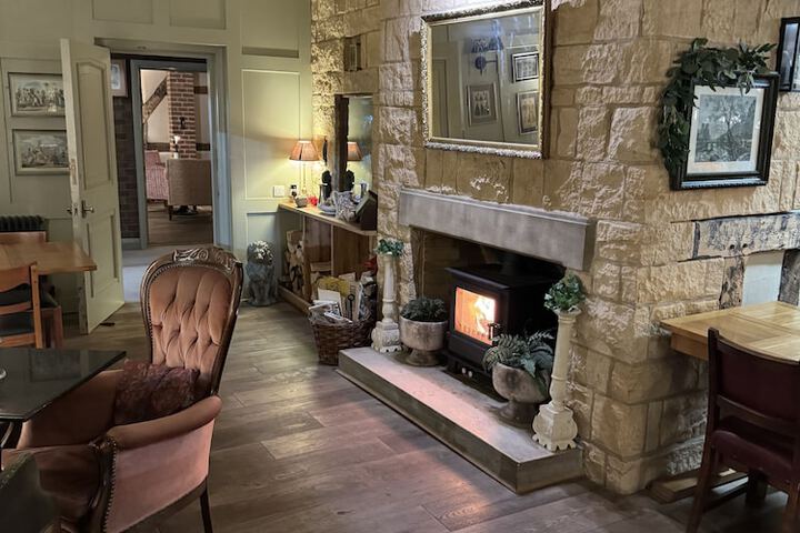 Lounge 16 of 17