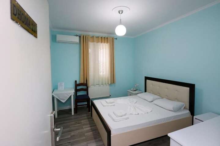 Room 32 of 122