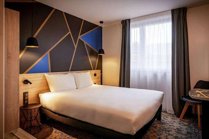 Room 2 of 42