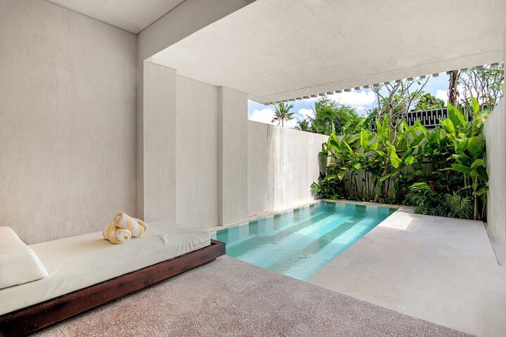 Pool 33 of 44