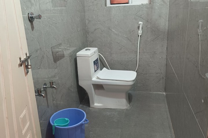 Room 7 of 8