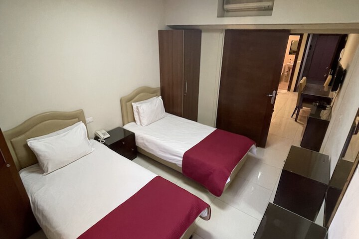 Room 7 of 40