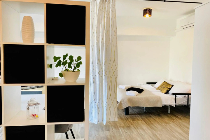 Room 4 of 12