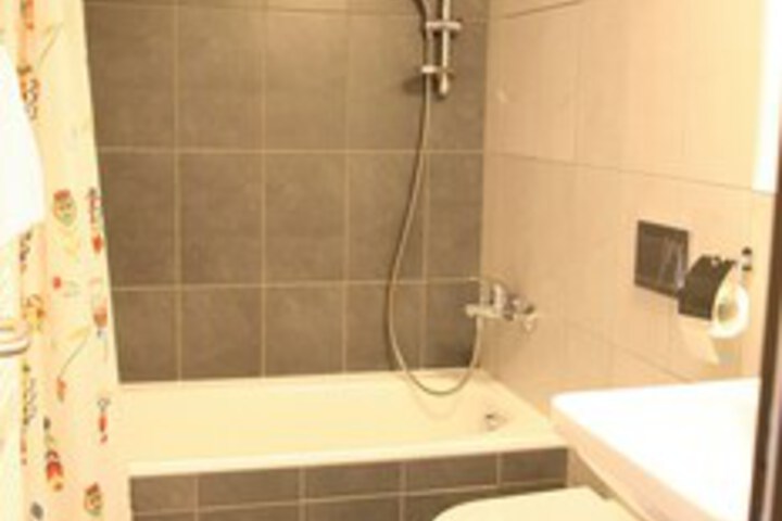 Room 43 of 275