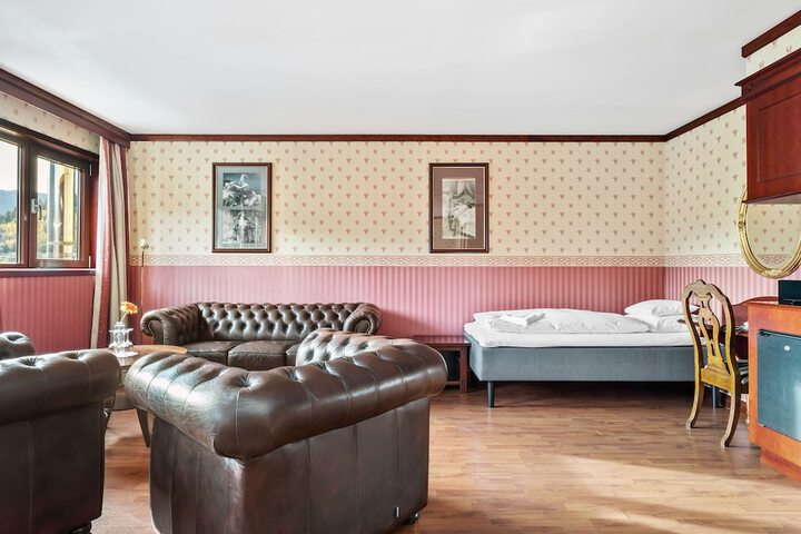 Room 19 of 48