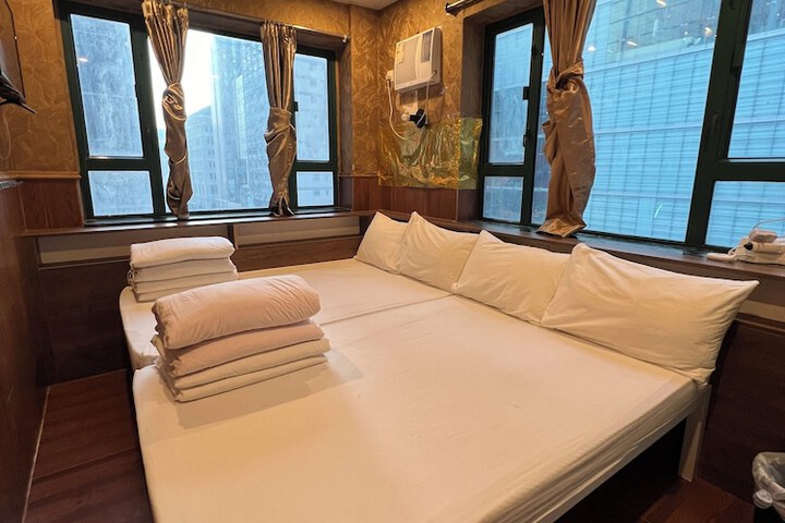 Room 8 of 35
