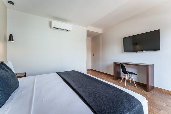 Room 11 of 34
