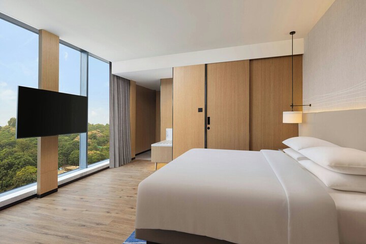 Room 15 of 28