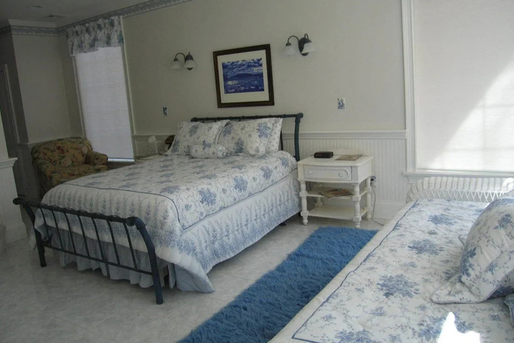 Room 2 of 10