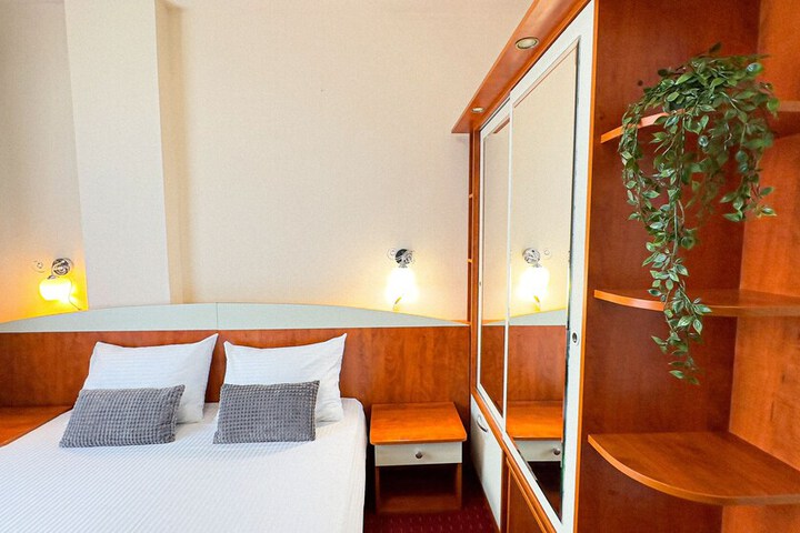 Room 16 of 41
