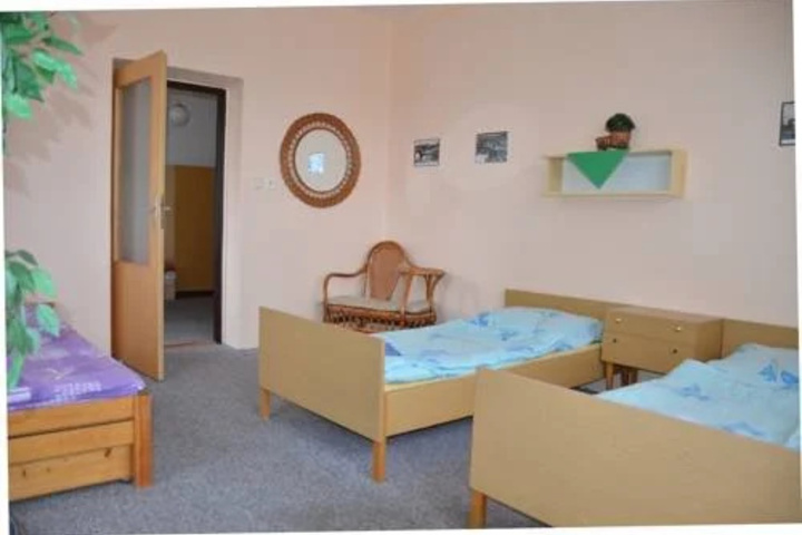 Room 6 of 13