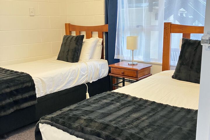 Room 10 of 27