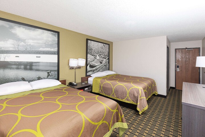 1 King Bed (3 of 10)