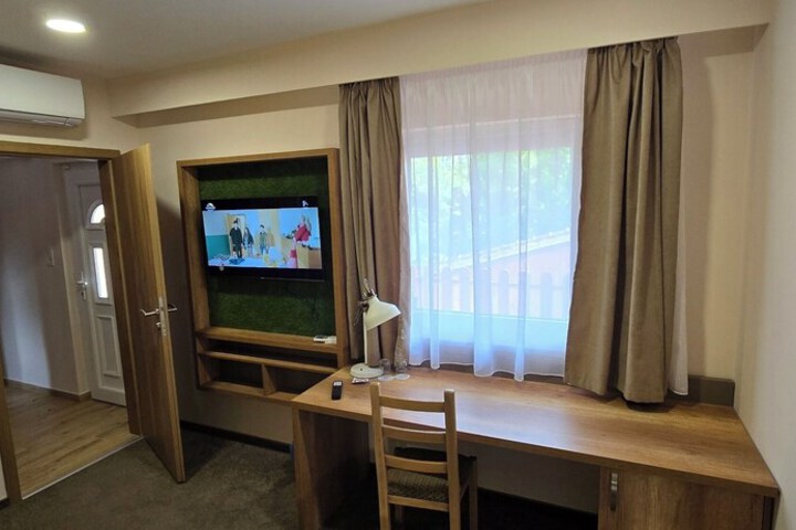 Room 35 of 79