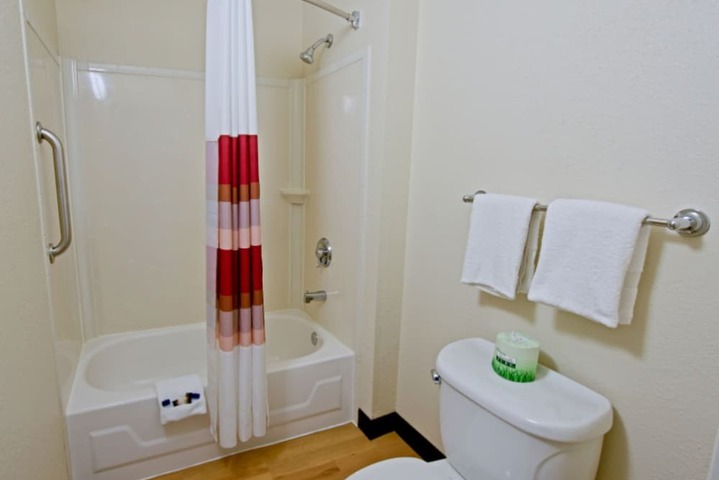 2 Double Beds (6 of 8)